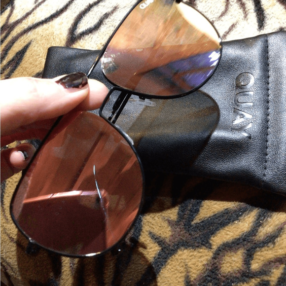 NEW! Super rare Quay Living Large Gold and Pink Sunglasses mirrored